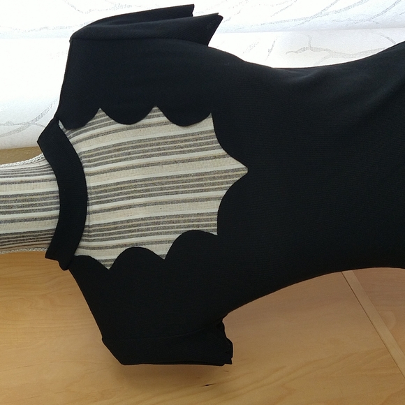 Shein top with cutout neckline that is scalloped - Picture 3 of 5